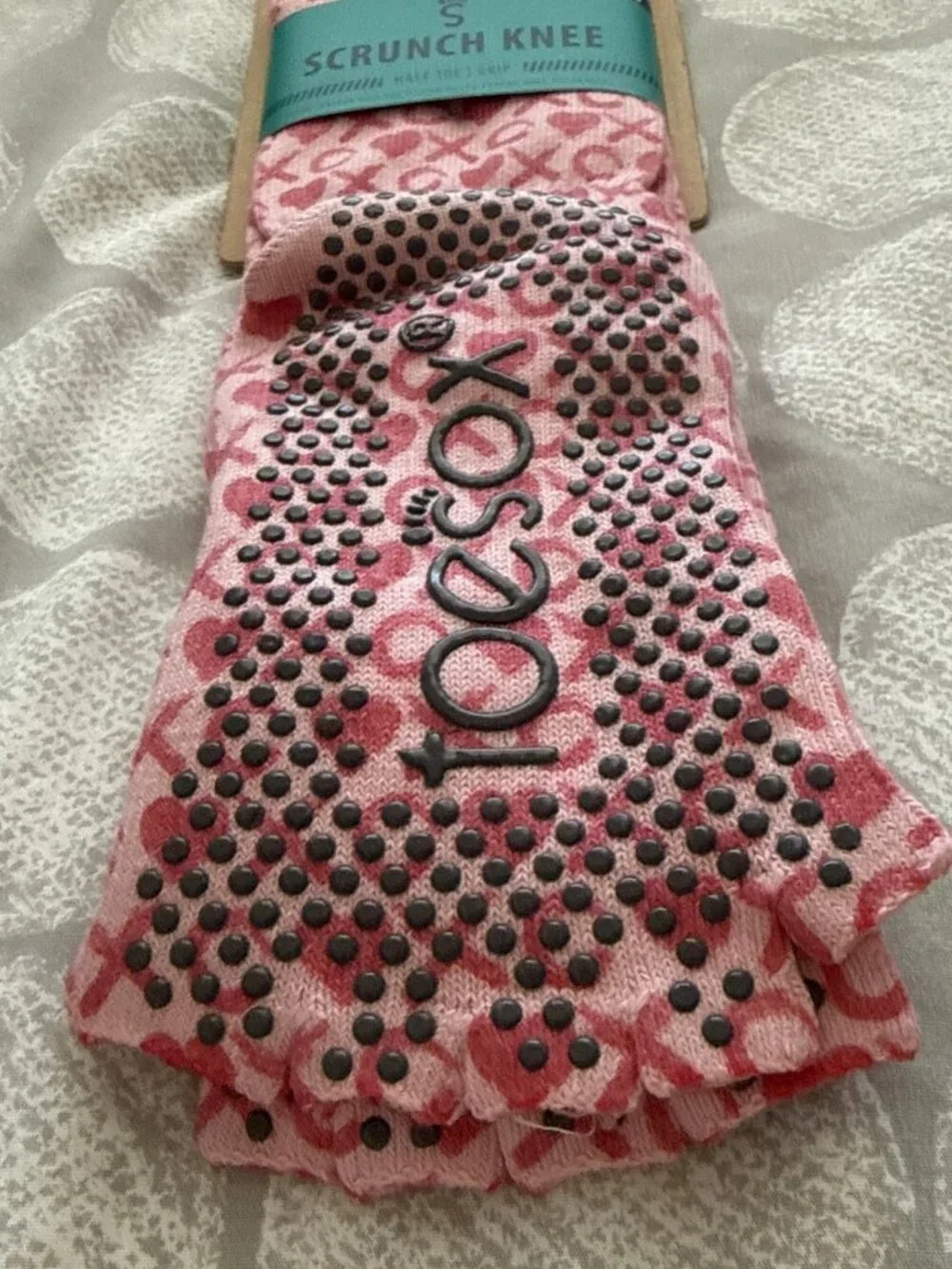 NWT Toesox Scrunch Knee High Half Toe Grip Socks Hugs + Kisses Sz Small